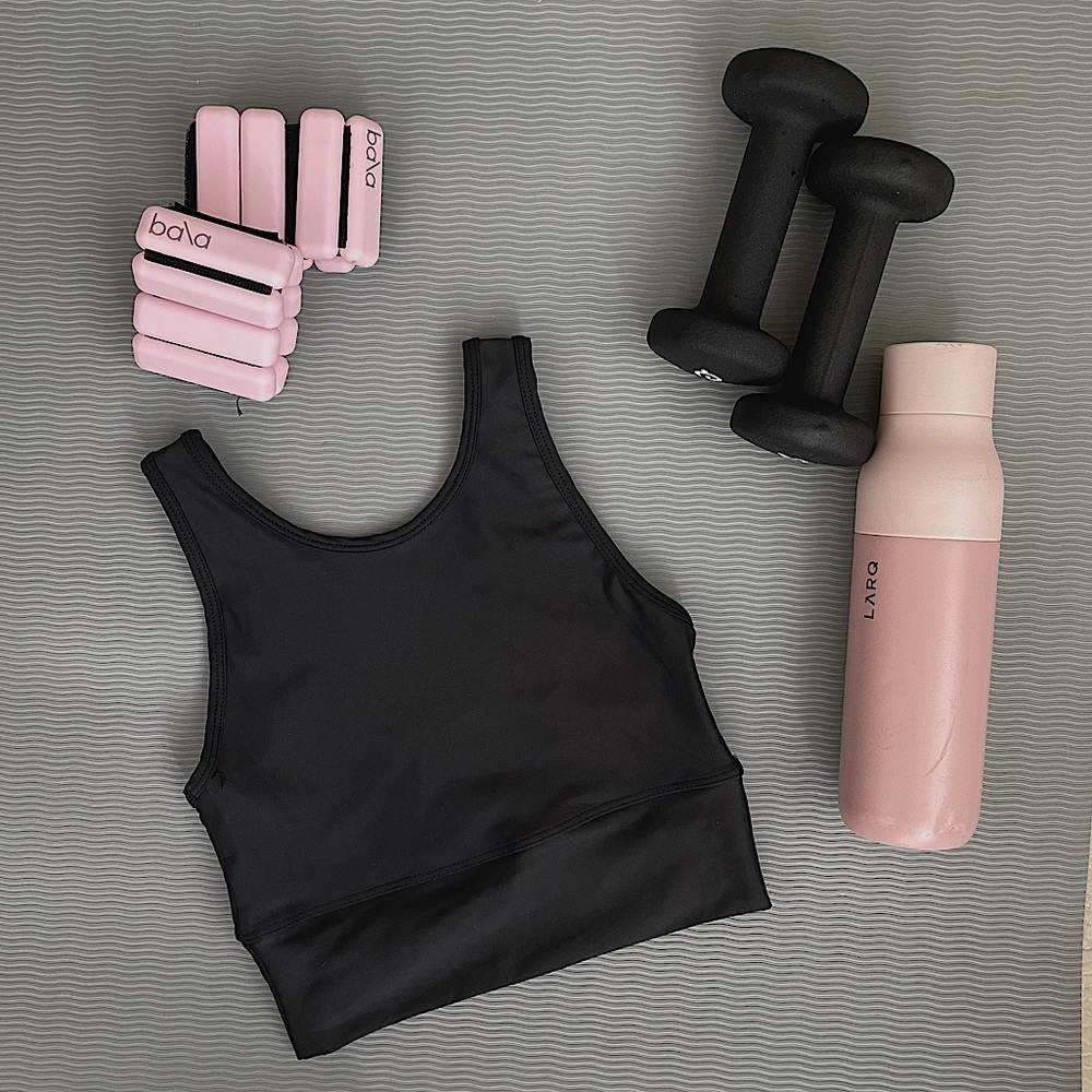 STRUT THIS - (NWOT) High Neck, Scoop Back Black Sports Bra/Crop Top - Size XS